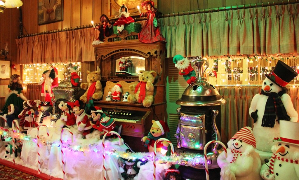 White Fence Farm, Romeoville IL Popular Chicken Restaurant on Route 66