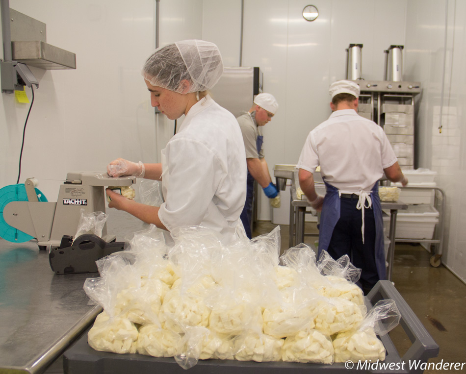 Packaging curds