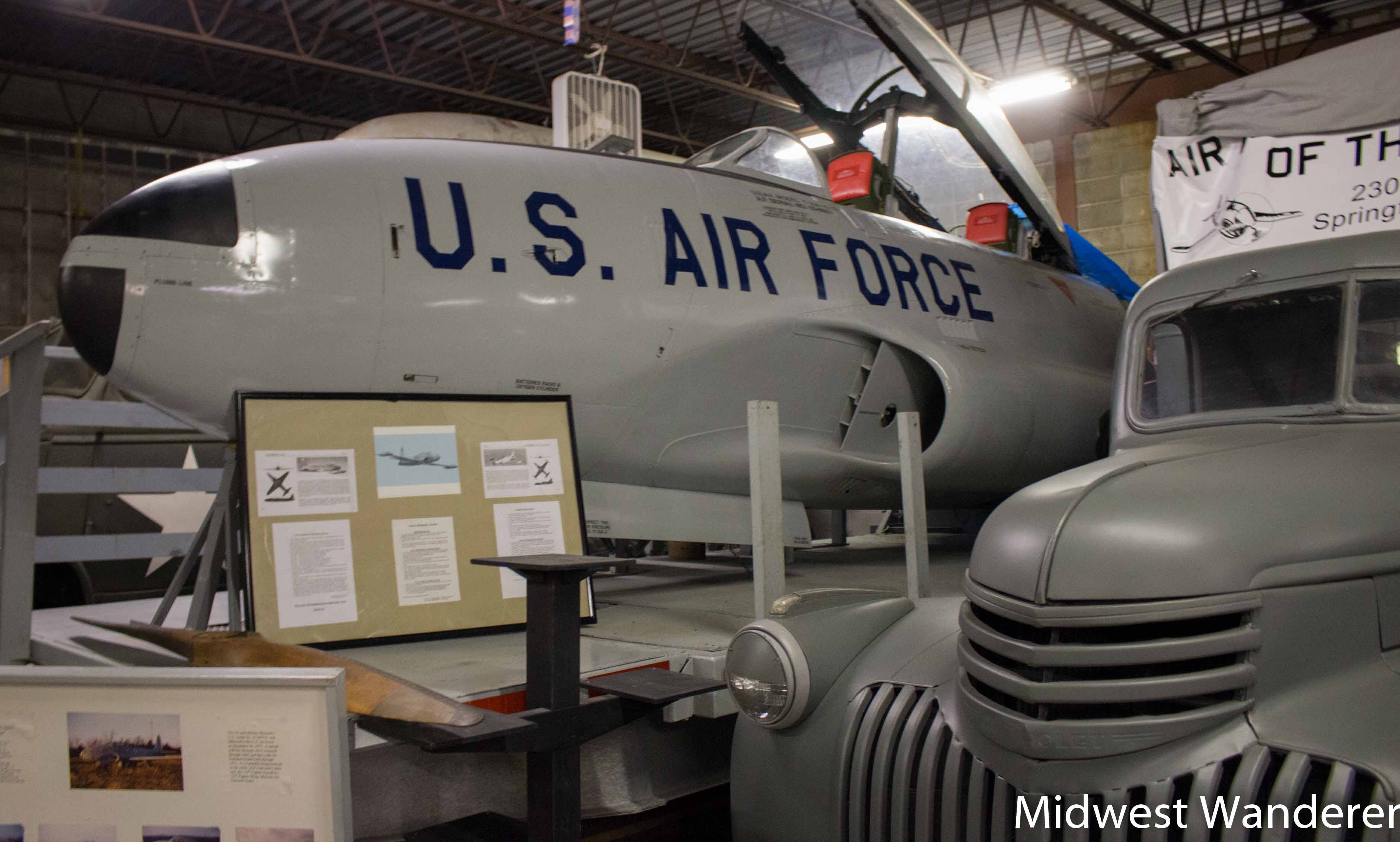 aircraft at air and military museum of the ozarks