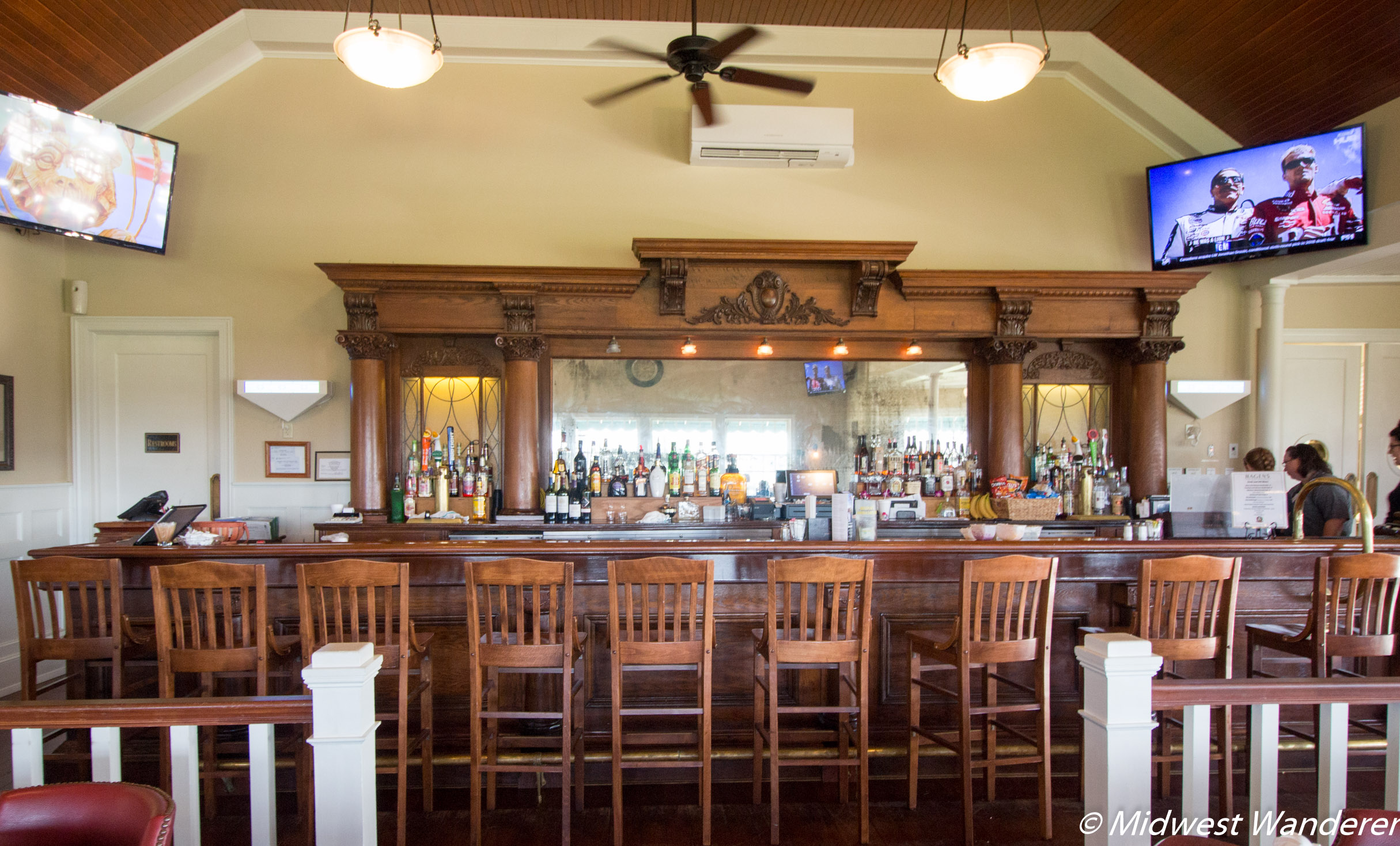 Hagens Club House Restaurant - Bar Full View