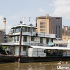 Covington Inn: Floating Bed and Breakfast on the Mississippi