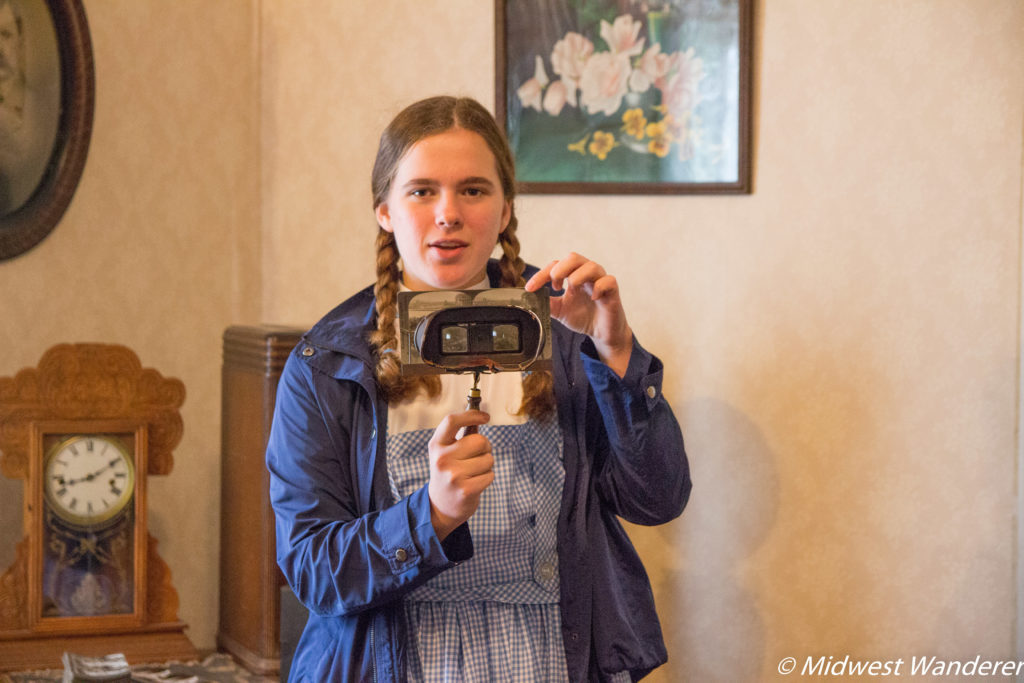 Dorothy demonstrating a stereoscope