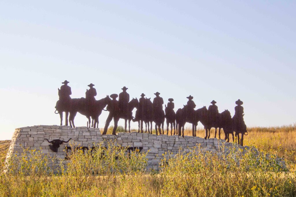 West Cowboy Silhouette, a metal structure depicting silhouettes of cowboys on horseback